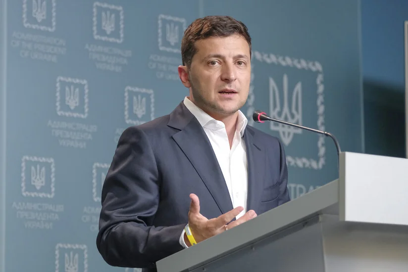 Зеленский поручил создать в Украине центр для производства вакцин