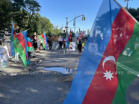 ABŞ-dakı azərbaycanlılar BMT-nin binası qarşısında etiraz aksiyası keçiriblər