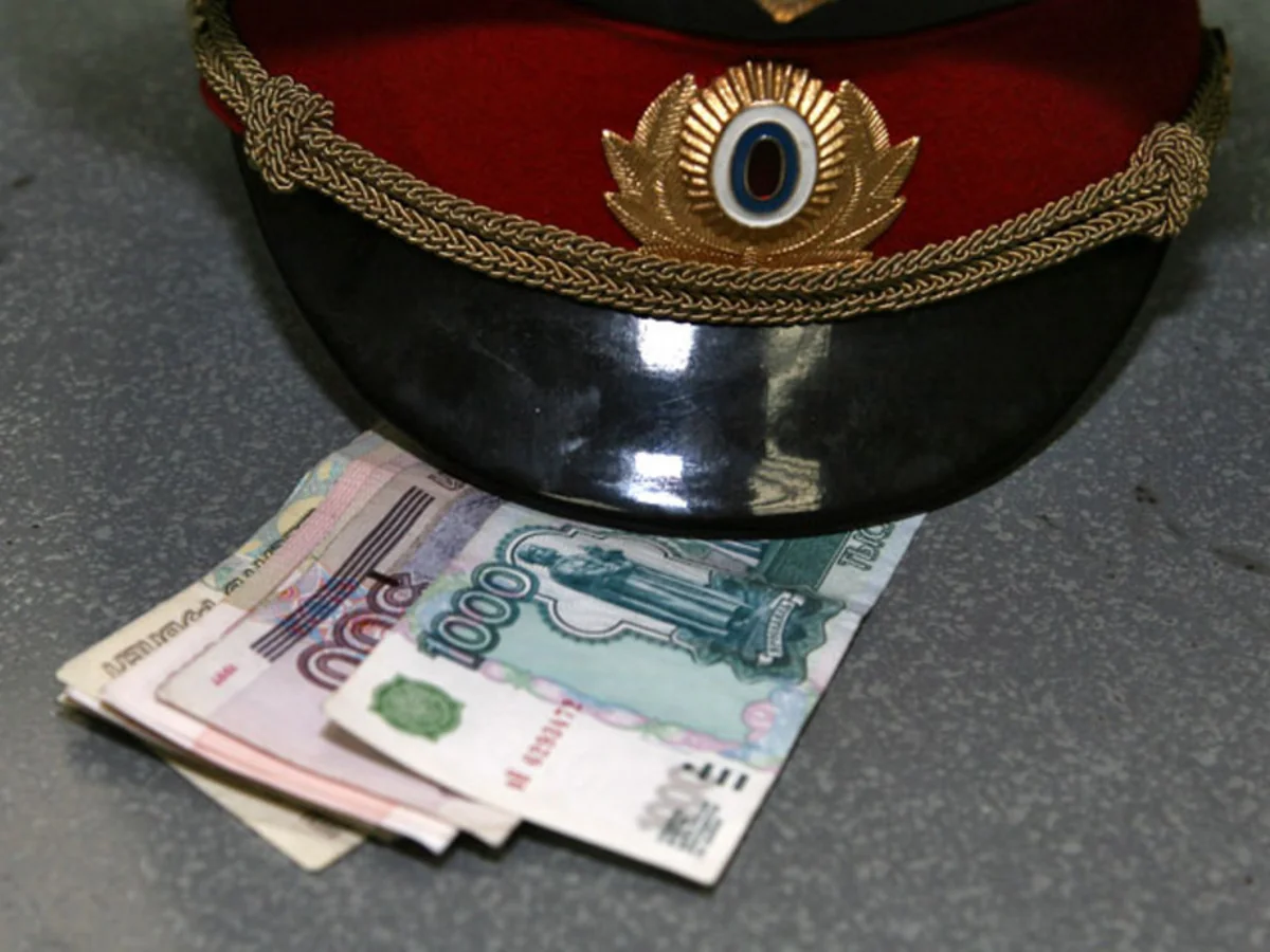 ​Azərbaycanlı Rusiyada polisə rüşvət təklif etdiyinə görə cərimə olunub