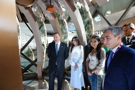 İlham Əliyev “Milan Expo 2015” sərgisində dövlət bayraqlarının qaldırılması mərasimində iştirak edib