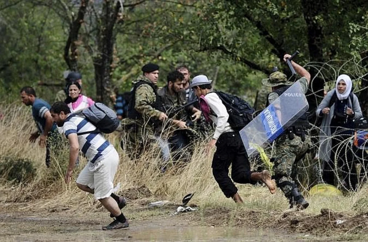 ​Minlərlə miqrant Yunanıstan-Makedoniya sərhədini yararaq qarşı tərəfə keçib