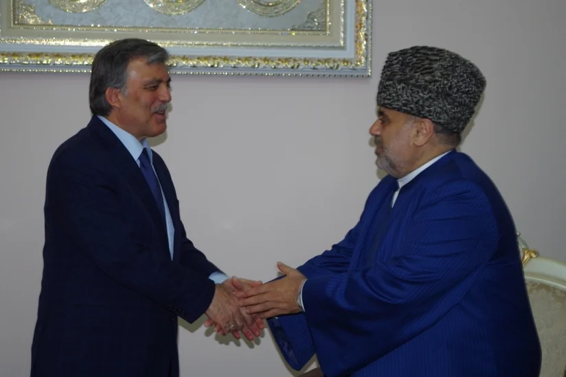​Abdulla Gül Əjdərbəy məscidində cümə namazı qılıb