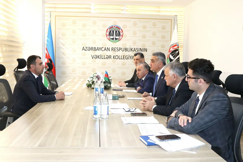 Vəkillər Kollegiyasının sədri vətəndaşları qəbul edib