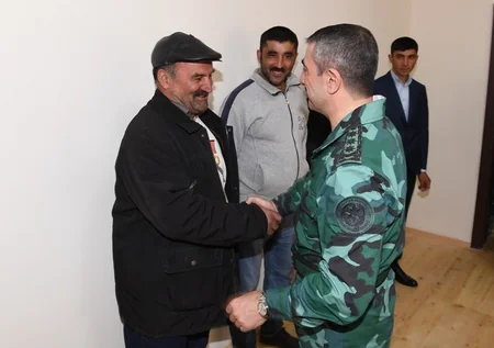 Elchin Guliyev checks combat activity of checkpoints on the border with Armenia