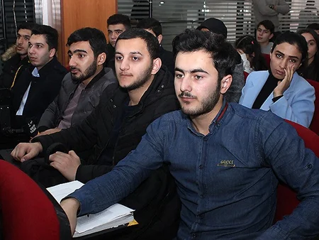 Avropa Liqasının final oyunu ilə əlaqədar daha bir universitetdə tələbələrlə görüş keçirilib
