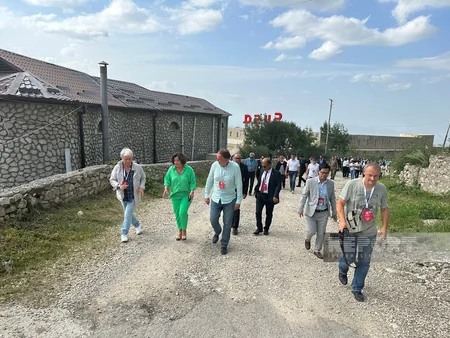 Qlobal Forumun iştirakçıları Şuşanın tarixi məkanları və əsrarəngiz təbiəti ilə tanış olublar