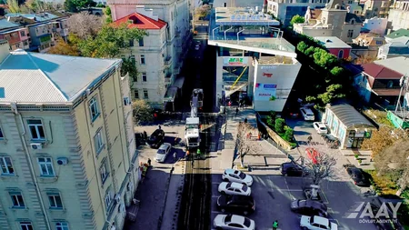 Bakının Fərid Ələkbərov küçəsinin bir hissəsi təmir edilir