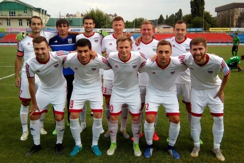Rusiyada oyunlara pul qoyuluşu edən 3 futbolçu diskvalifikasiya edilib