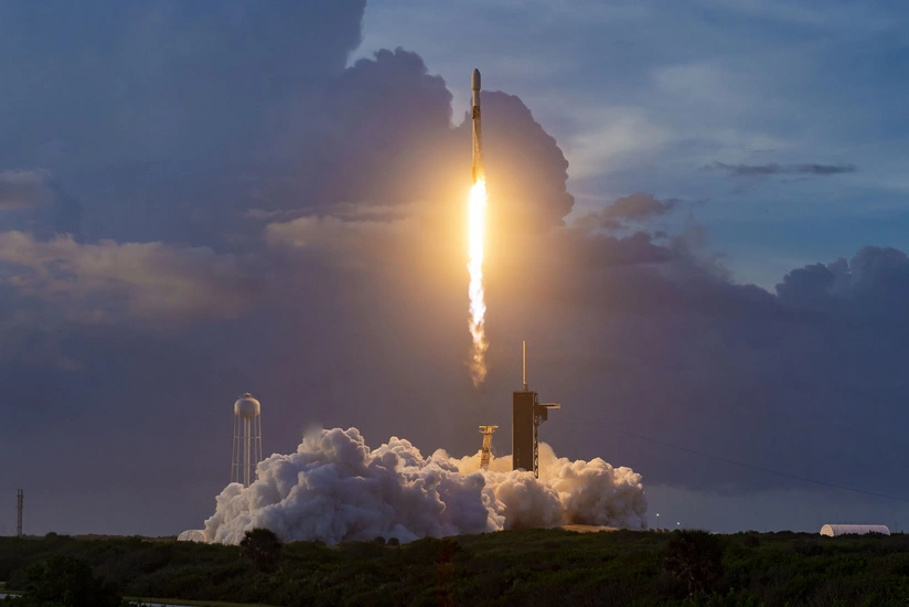 SpaceX to launch third group of Internet satellites in a month