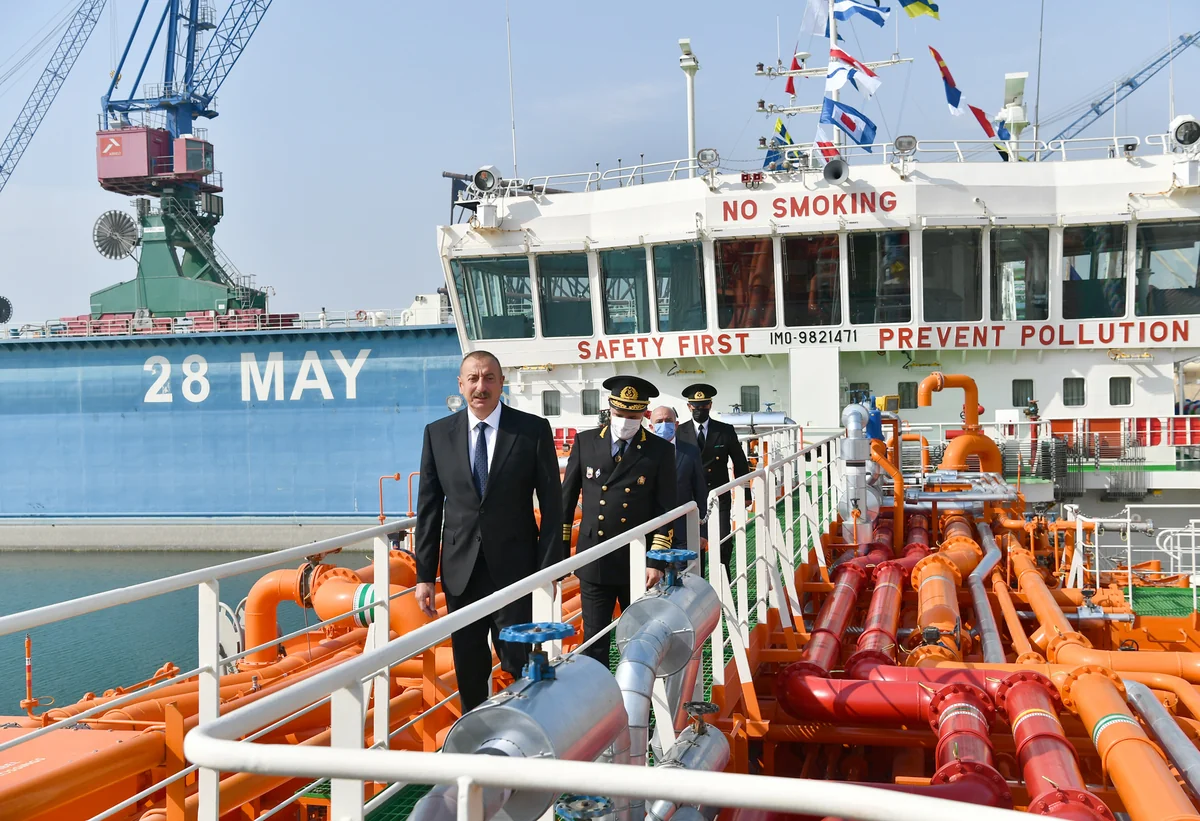 Prezident “Kəlbəcər” neftdaşıyan tankerin istismara verilməsi mərasimində iştirak edib