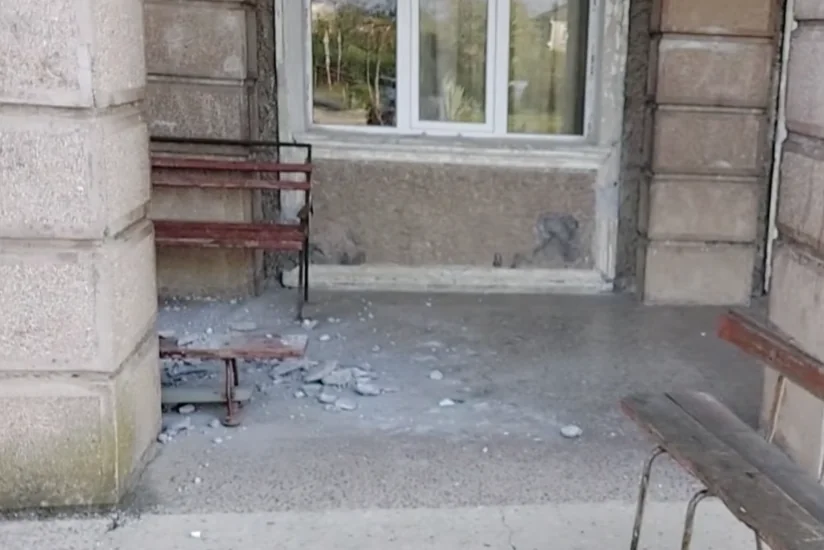 На западе Грузии потолок школы обрушился во время урока, есть пострадавшие