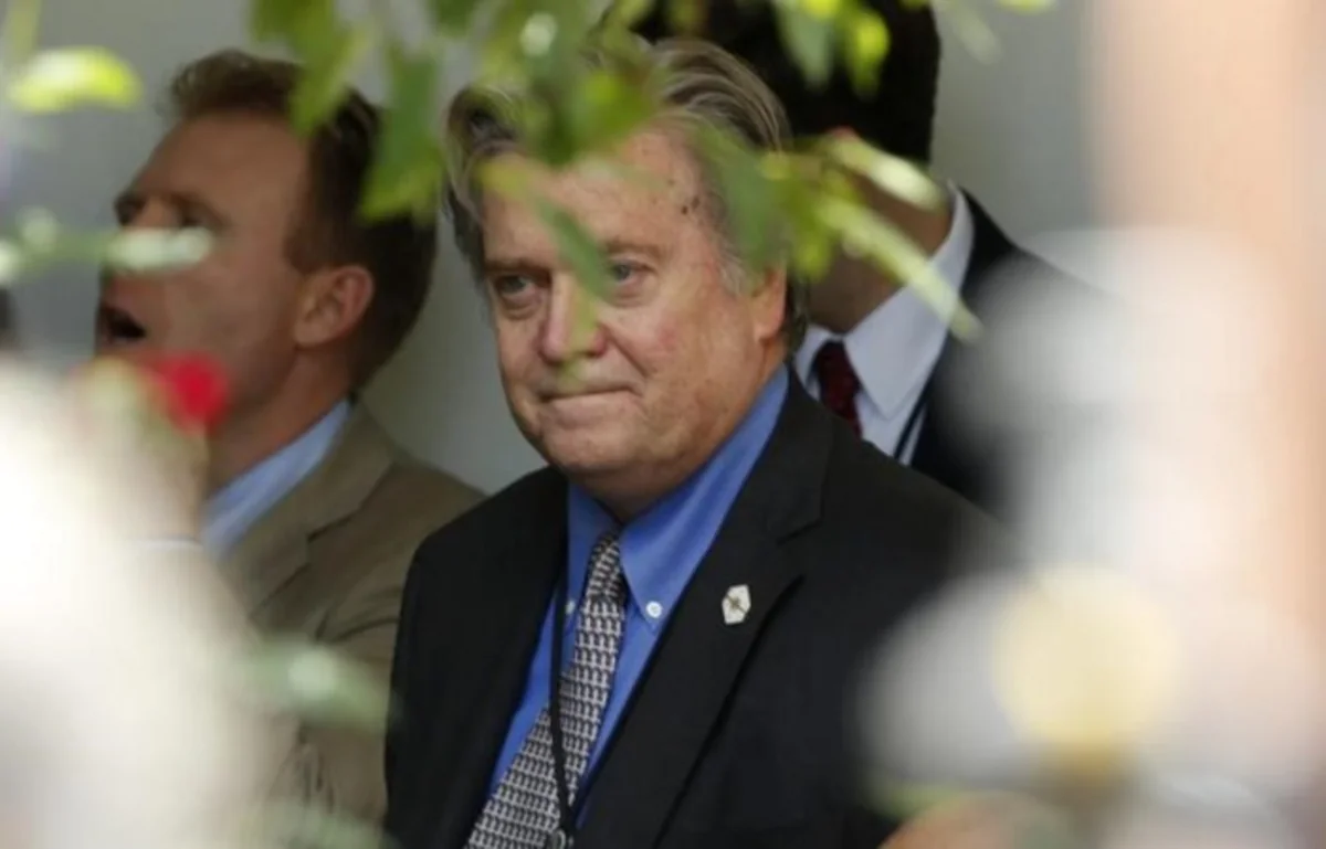 Trampın məsləhətçisi istefadan sonra prezidentlə müharibəyə gedəcəyini bildirib