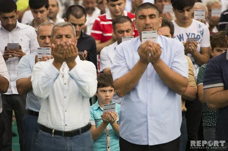 Bakıda bayram namazı - FOTOREPORTAJ