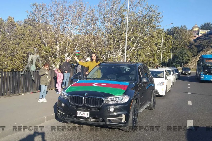 Azərbaycanlılar Tbilisidə qələbə avtoyürüşü keçiriblər