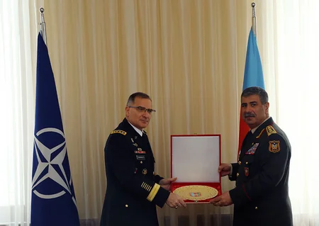 Zakir Həsənov NATO-nun Avropada Müttəfiq Qüvvələrinin Ali Baş Komandanı ilə görüşüb