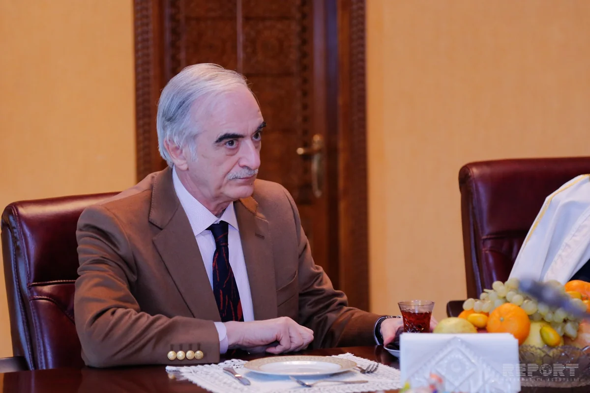 Polad Bülbüloğlu Fransa səfirinə partiyaların Makrona etirazını çatdırıb