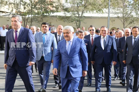 ​SOCAR prezidenti neftçilərə yeni mənzillərin orderlərini təqdim edib