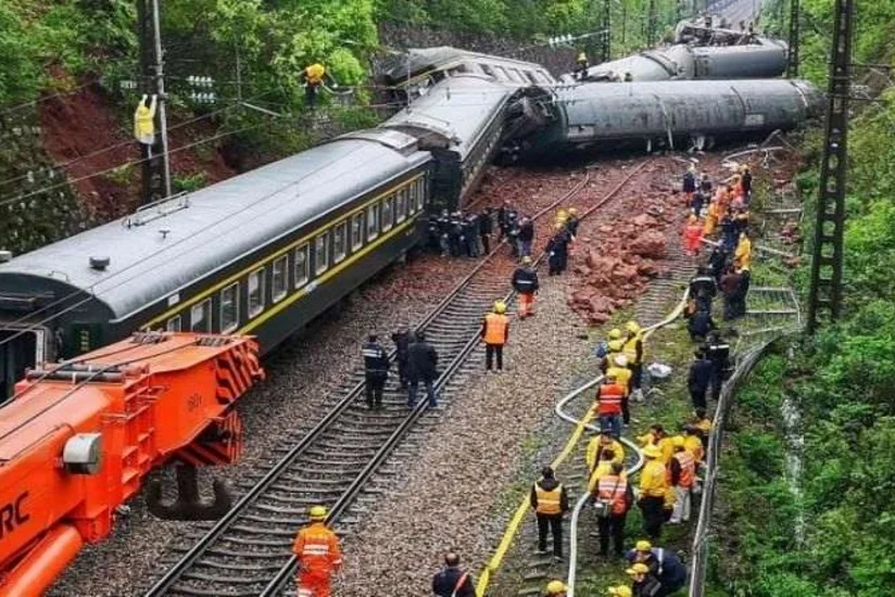 В Китае поезд насмерть сбил девять человек