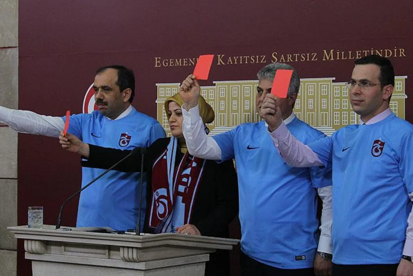 ​Millət vəkilləri Türkiyə Futbol Federasiyası və Hakimlər Komitəsinə qırmızı vərəqə göstərib