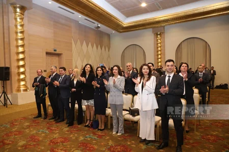 Yeni vəkillər and içiblər