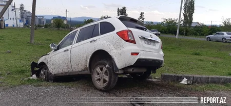 Oğuzda avtomobil aşıb, xəsarət alanlar var