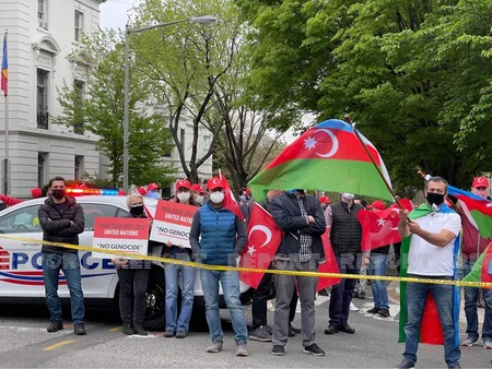 Vaşinqtonda azərbaycanlılar və türklər Baydenə etiraz aksiyası keçiriblər - YENİLƏNİB