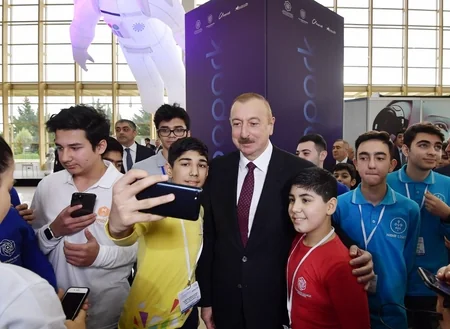 Prezident İlham Əliyev “Bakutel-2019” sərgisi ilə tanış olub - YENİLƏNİB