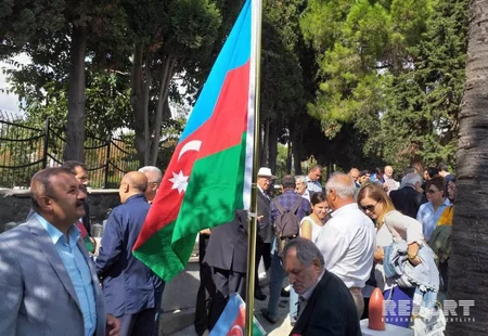 İstanbulda Nuri Paşa və 27 əsgərin dəfn edildiyi məzarlar ziyarət olunub