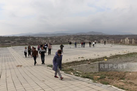 İlk 40 turist Şuşaya yola düşüb