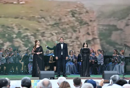 Azərbaycan Prezidenti Həkəri çayının sahilində keçirilən “Laçın Şəhəri Günü” bayram tədbirində çıxış edib