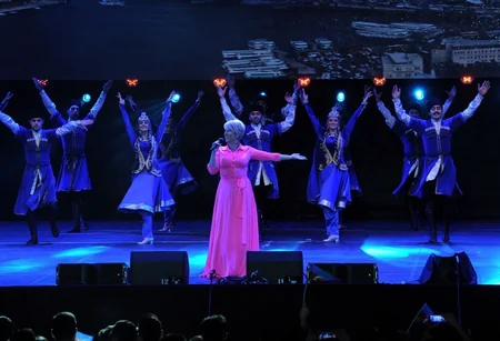 Heydər Əliyev Mərkəzinin parkında Bakının azad edilməsinin 100 illiyi münasibəti ilə konsert olub