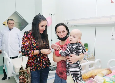 Leyla Əliyeva onkoloji xəstəlikdən əziyyət çəkən uşaqlarla görüşdü