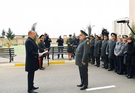 Prezident İlham Əliyev Sabunçu rayonunda hərbçilərə yeni mənzillərin verilməsi mərasimində iştirak edib - YENİLƏNİB