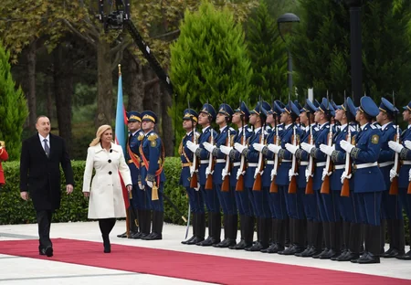 Azərbaycanda Xorvatiya Prezidentinin rəsmi qarşılanma mərasimi olub