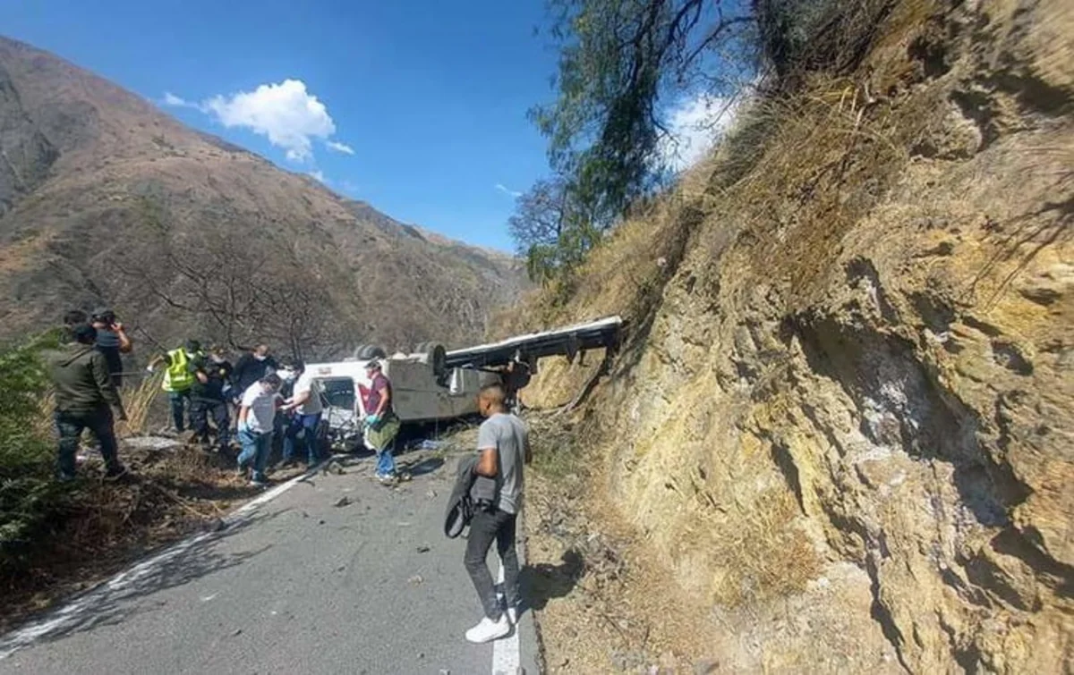 Panamada avtobus qəzaya uğrayıb, 33 nəfər ölüb