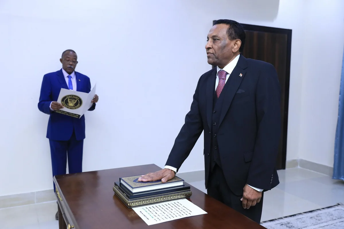 Sudanın yeni baş naziri hökuməti buraxıb