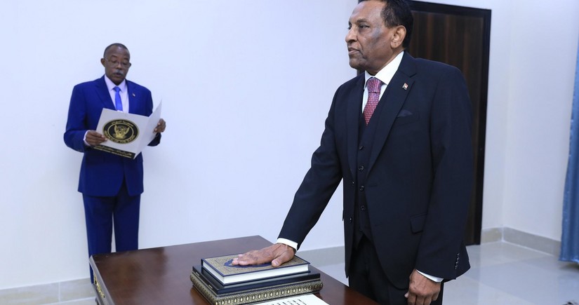 Sudanın yeni baş naziri hökuməti buraxıb