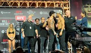 Бойцы ММА встретились с соперниками перед турниром UFC в Баку