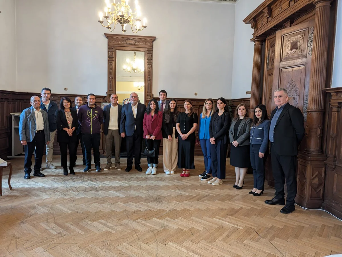 Azerbaijani Ambassador to Hungary receives FIDE vice president