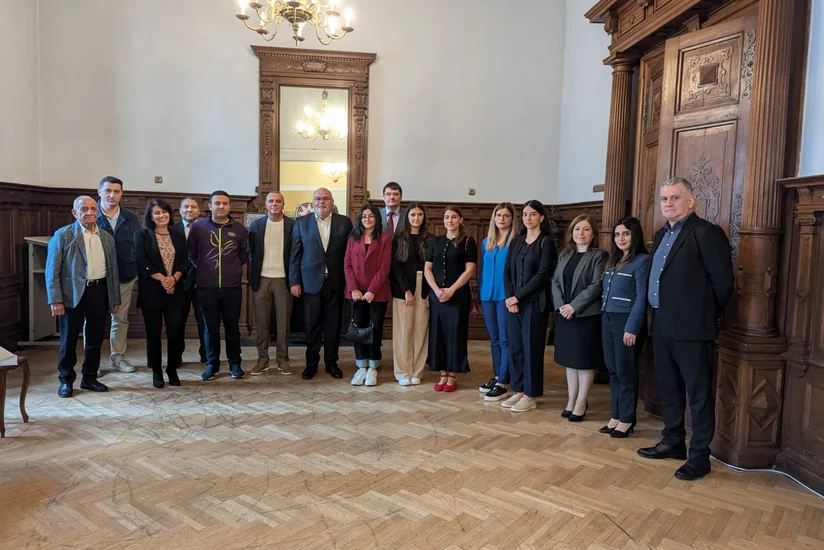 Azərbaycanın Macarıstandakı səfiri FIDE-nin vitse-prezidentini qəbul edib