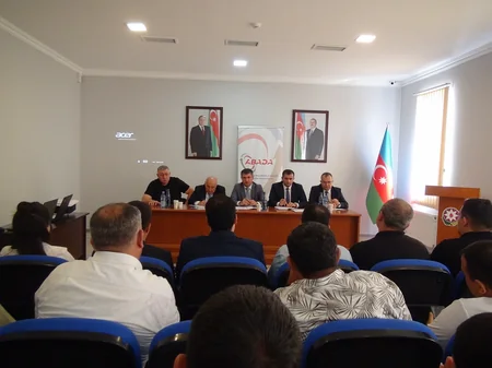 Gəncədəki avtodaşıyıcıların problemləri dinlənilib