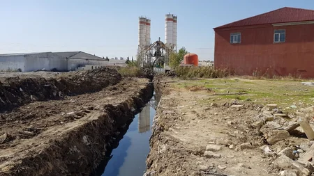 “Azərsu” balansında olmayan ərazidən keçən kanalı bərpa edir