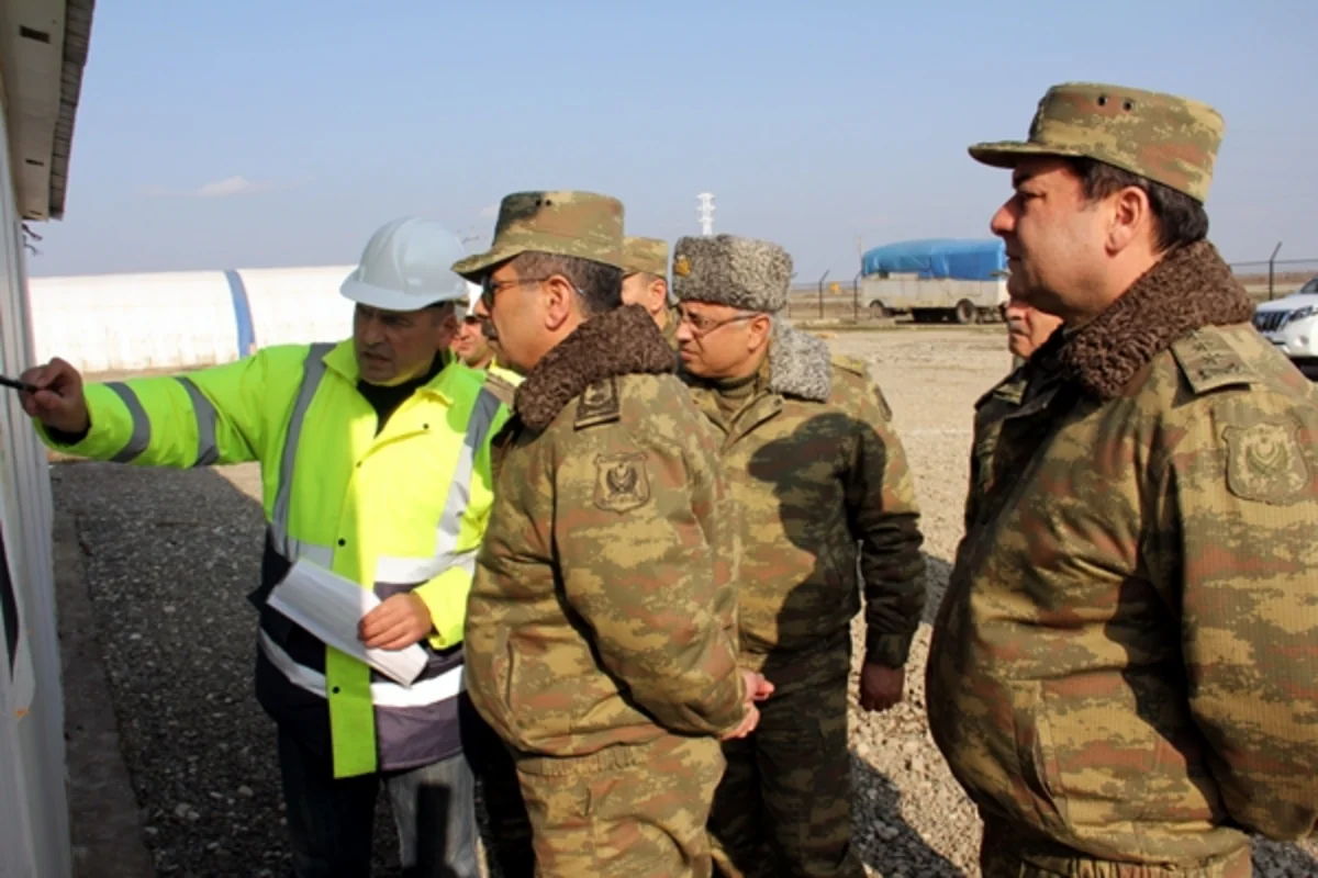 Müdafiə naziri cəbhə bölgəsində inşası davam edən hərbi hissələrə baxış keçirib