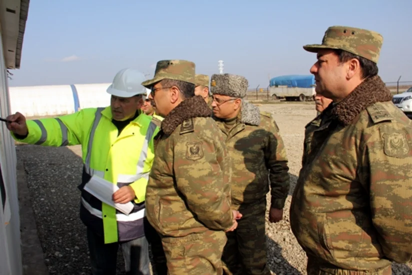 Müdafiə naziri cəbhə bölgəsində inşası davam edən hərbi hissələrə baxış keçirib