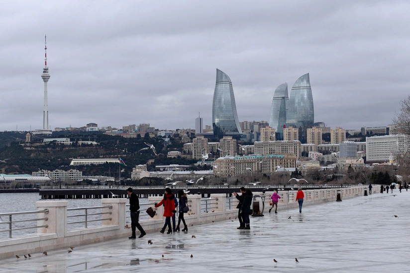 Bakıda sıfır dərəcəyə yaxın şaxta olub, qar yağır - FAKTİKİ HAVA