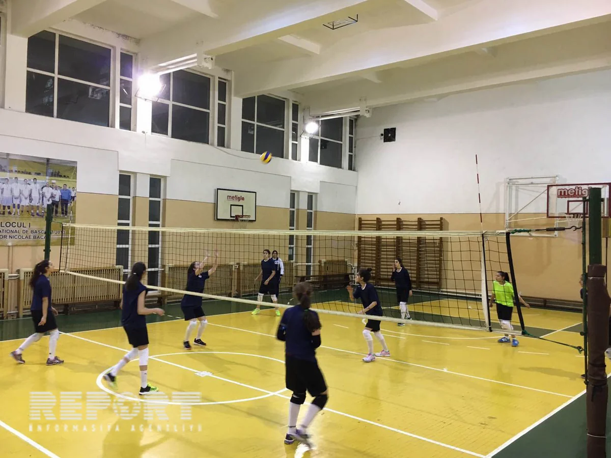 Azərbaycanın voleybol üzrə U-18 millisi Rumıniyada ilk məşqinə çıxıb - FOTO