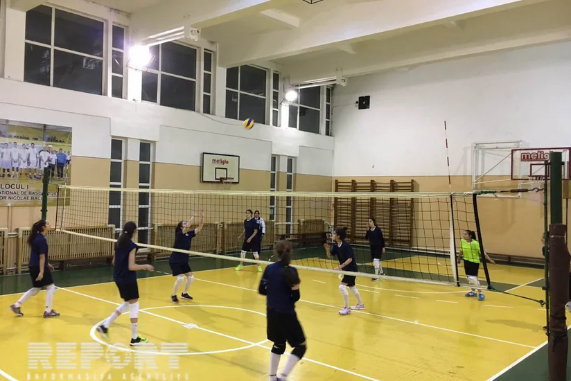 Azərbaycanın voleybol üzrə U-18 millisi Rumıniyada ilk məşqinə çıxıb - FOTO