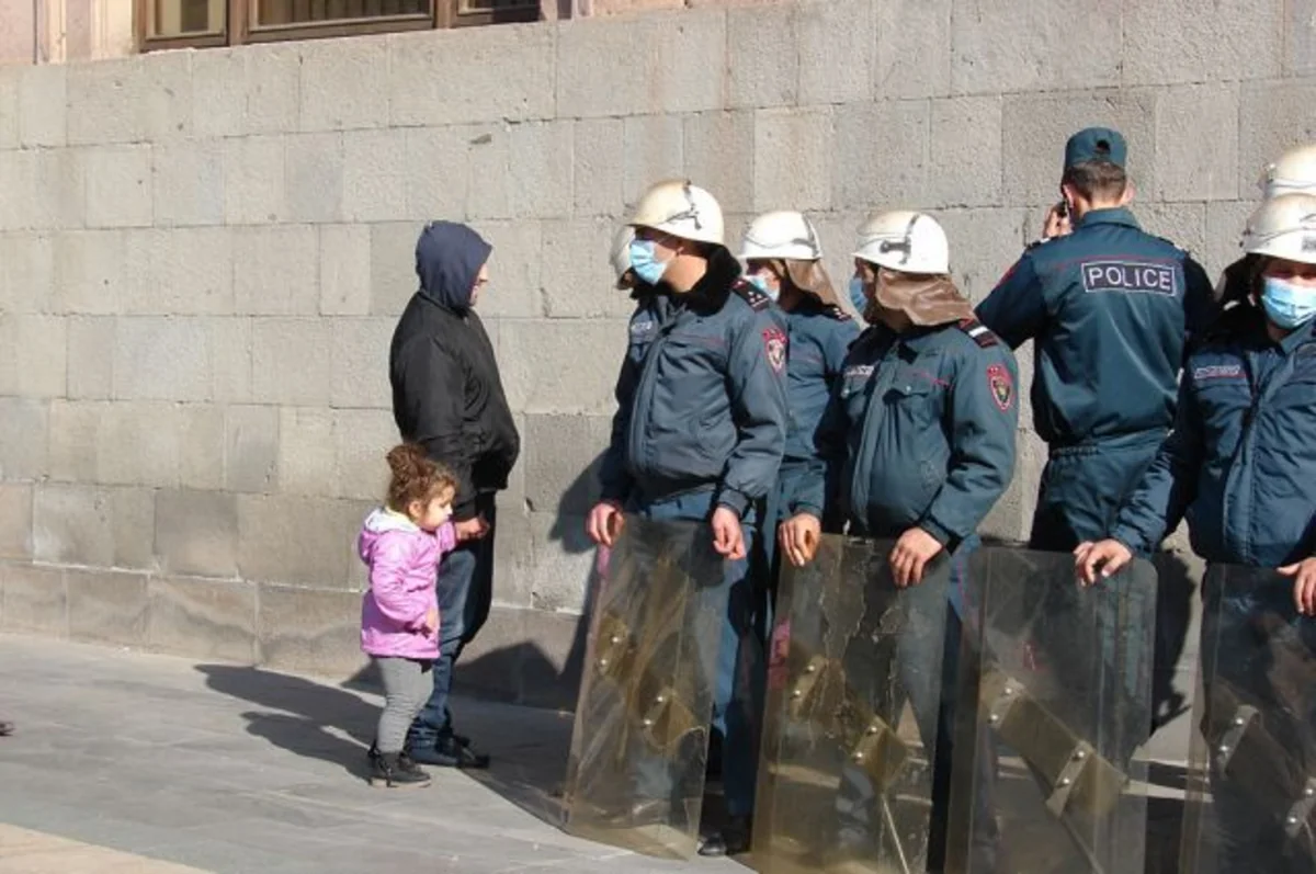 Визит Пашиняна в школу напугал учащихся