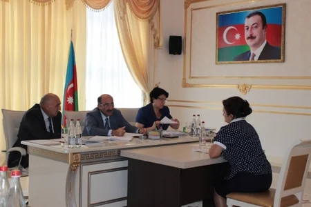 Vətəndaşlar Əbülfəs Qarayevdən kömək istəyiblər