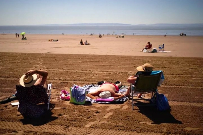 UK issues first extreme heat warning